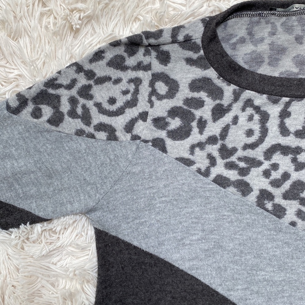 Staccato Color Block Leopard Hacci Top ๐ Gray - Picture 5 of 10